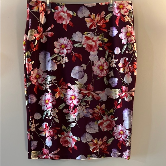 ECI Purple and Pink Knee-Length Metallic Pencil Skirt - Picture 3 of 8